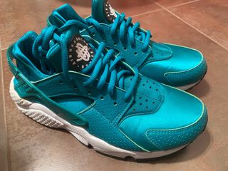 Zapatilla Nike Huarache turquesa de segunda mano por 45 EUR en Barcelona en  WALLAPOP