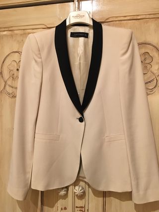 AMERICANA DE SEÑORA DEL ZARA de segunda mano por 15 EUR en Badalona en  WALLAPOP