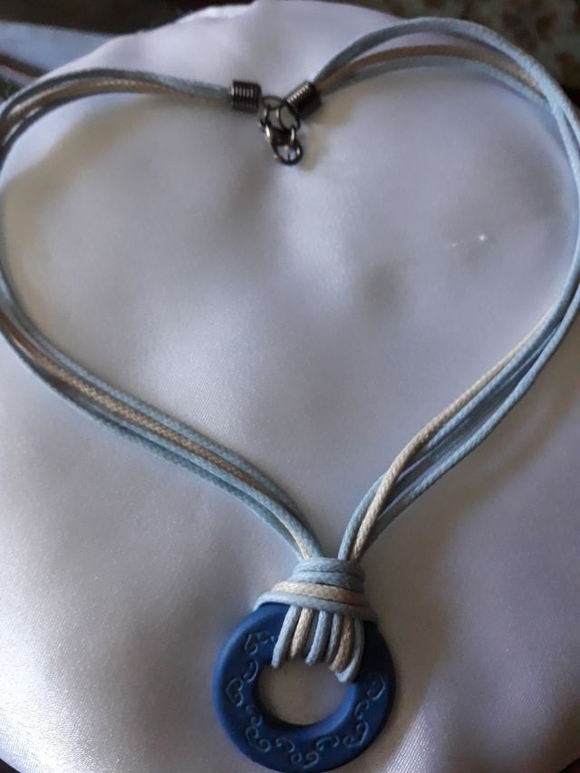 Gargantillas de cuero