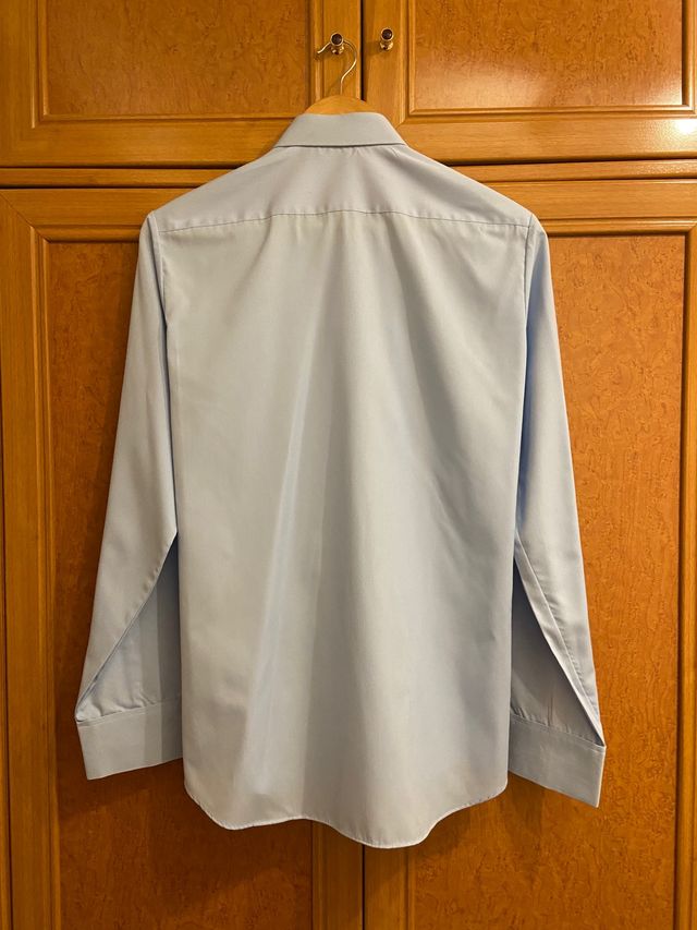 Camisa azul claro para traje