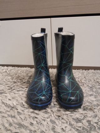 Botas para agua y nieve de niño\\/a de segunda mano por 10 EUR en Oñati en  WALLAPOP