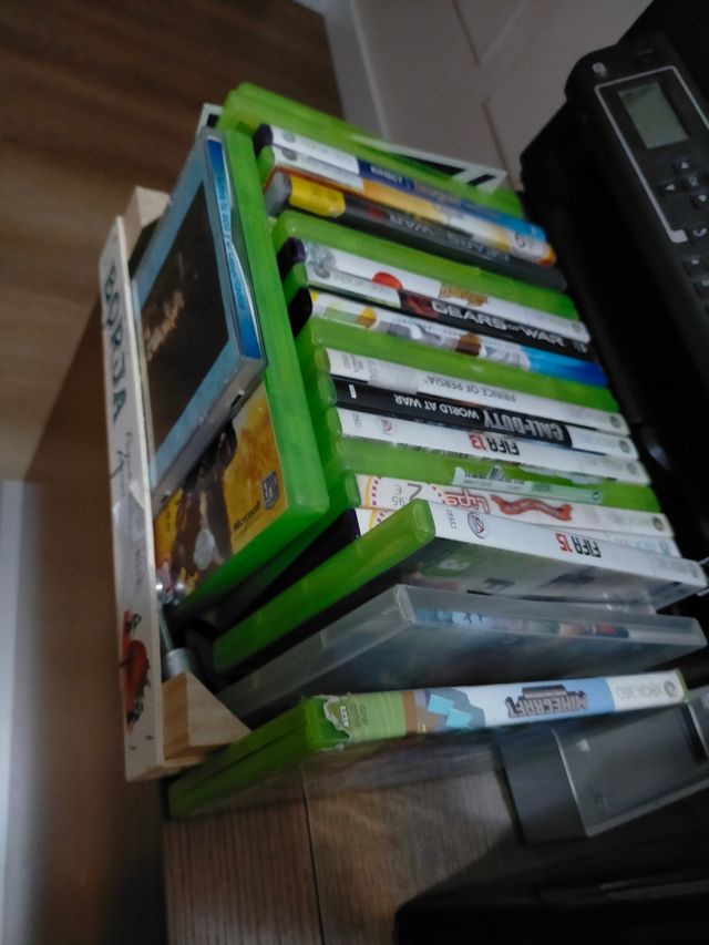 Xbox 360 con mandos,micros y kinect y pulsadores