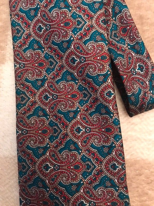 Incredibile cravatta in seta 100%