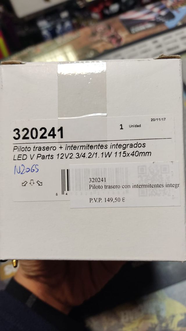 PILOTO TRASERO LED UNIVERSAL CON INTERMITENCIAS