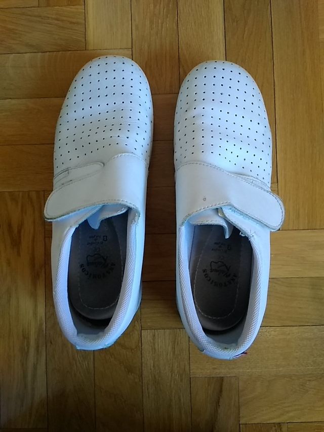 Zuecos sanitarios blancos talla 41