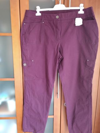 Pantalón mujer talla 48. de segunda mano por 5 EUR en Zaragoza en WALLAPOP