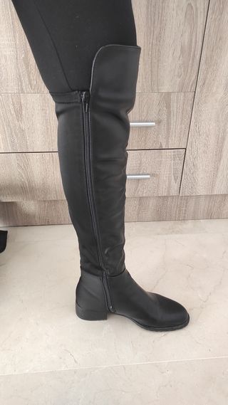 Botas planas altas Marypaz. de segunda mano por 15 EUR en Guadix en WALLAPOP