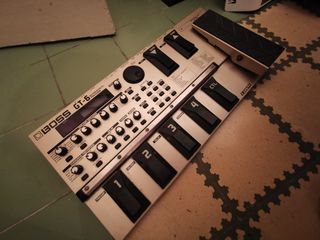 Pedalera Boss GT-6 de segunda mano por 80 EUR en Barcelona en WALLAPOP