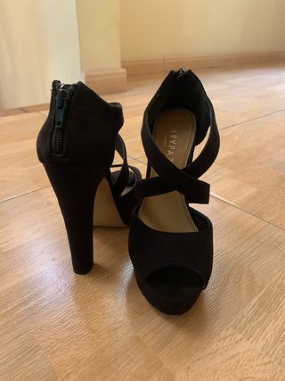 Tacones negros MaryPaz de segunda mano por 10 EUR en Santa Cruz de Tenerife  en WALLAPOP