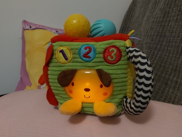 Cubo interactivo de texturas Vtech.