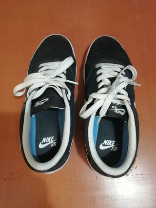 Zapatillas skater nike de chica . negras 39 de segunda mano por 10 EUR en A  Coruña en WALLAPOP