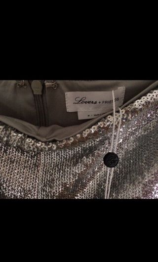 Pantalones plateados fiesta de segunda mano por 40 EUR en Nueva Andalucia  en WALLAPOP