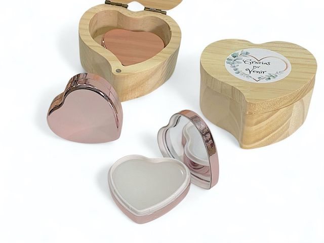 Joyero y bálsamo de labios regalos para invitadas