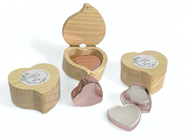 Joyero y bálsamo de labios regalos para invitadas