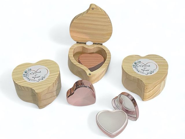 Joyero y bálsamo de labios regalos para invitadas