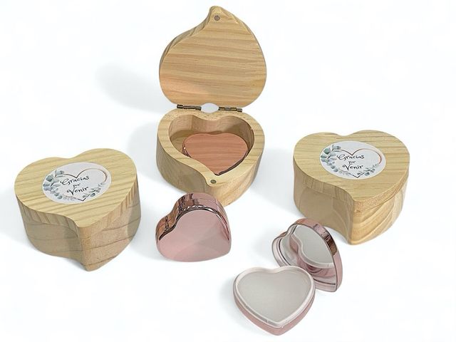 Joyero y bálsamo de labios regalos para invitadas