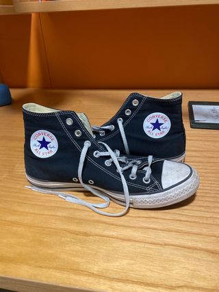 Converse negras de segunda mano por 35 EUR en Zaragoza en WALLAPOP