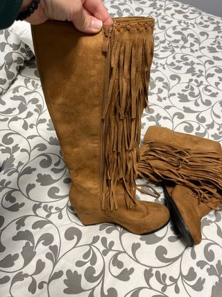 Botas ante cuña Flecos de segunda mano por 6 EUR en Madrid en WALLAPOP