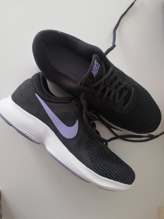 Nike REVOLUTION 5 Violeta - Zapatos Deportivas bajas Nino 26,39 €