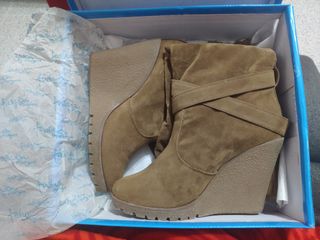Botas altas Marypaz, T.37 de segunda mano por 12 EUR en Sant Joan Despí en  WALLAPOP