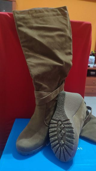Botas altas Marypaz, T.37 de segunda mano por 12 EUR en Sant Joan Despí en  WALLAPOP