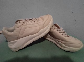 Bambas rosa palo de segunda mano por 10 EUR en Vilanova i la Geltrú en  WALLAPOP