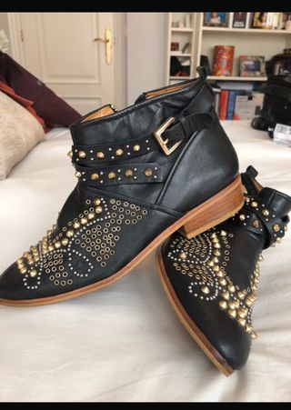 Botines con tachuelas de segunda mano en A Coruña en WALLAPOP