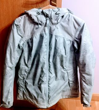 Chaqueta parka mujer Decathlon de segunda mano por 18 EUR en Noain en  WALLAPOP