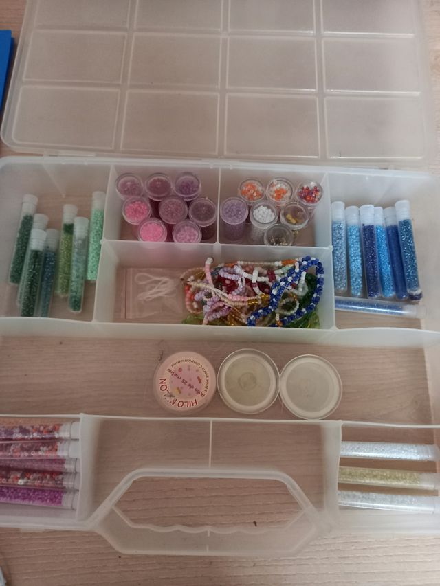 maletín con abalorios