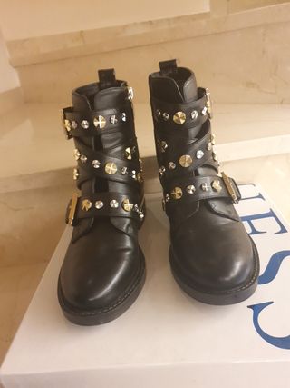Botas Guess de segunda mano por 50 EUR en Monserrat en WALLAPOP