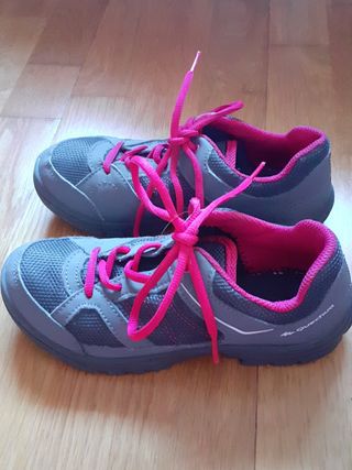 Bambas montaña Decathlon de segunda mano por 6,5 EUR en Barcelona en  WALLAPOP