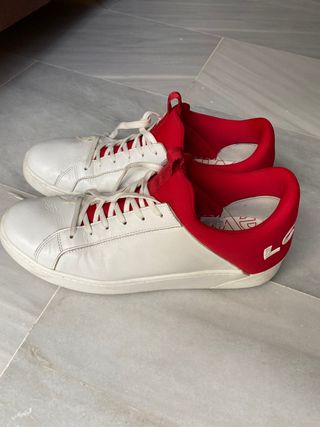 Zapatillas Levis hombre de segunda mano por 15 EUR en Cádiz en WALLAPOP