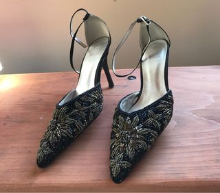 Zapatos Fiesta T38 muy originales (sin estrenar) de segunda mano por 20 EUR  en Santander en WALLAPOP