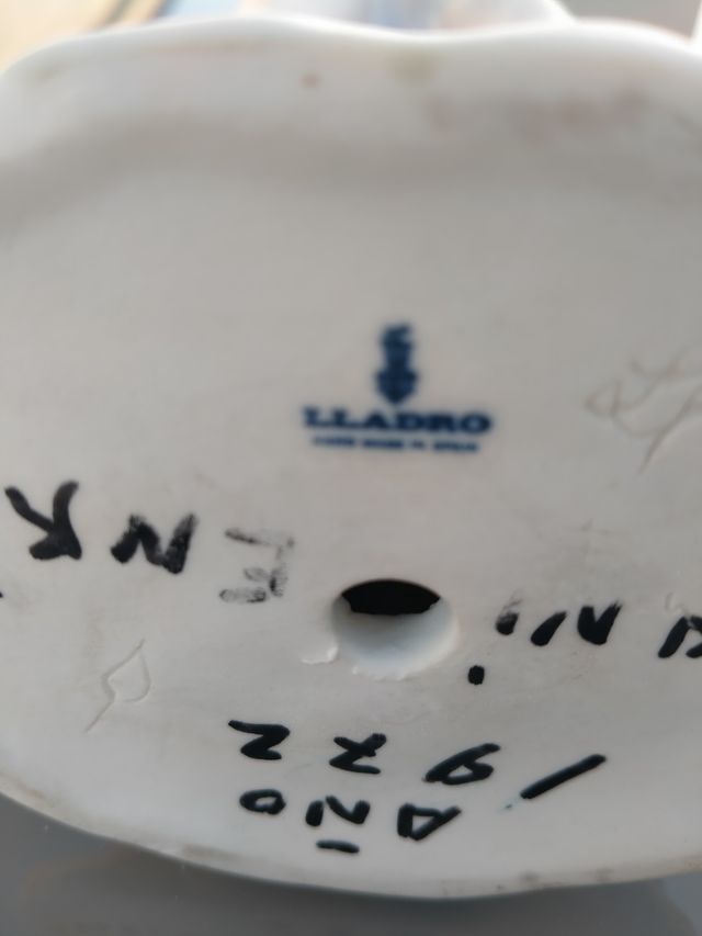 Lladro pastorcito. Mide 27 cm