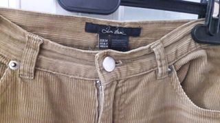 Pantalón pana mujer Zara de segunda mano por 10 EUR en Santander en WALLAPOP