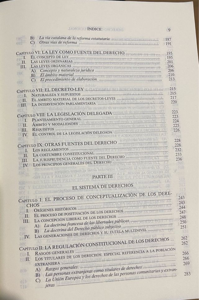 Manual de Derecho Constitucional