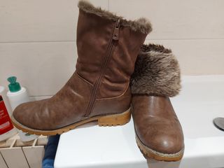 BOTAS BAJAS CAMPERAS de segunda mano por 15 EUR en Barcelona en WALLAPOP