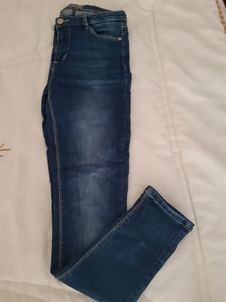 Jeans señora Talla 36 de segunda mano por 4 EUR en El Puerto de Santa María  en WALLAPOP