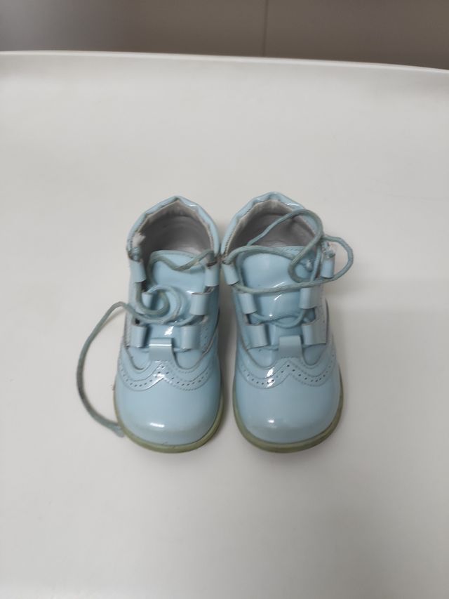 zapatos charol azul claro 21