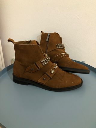 Botines Stradivarius marrones de segunda mano en Sevilla en WALLAPOP