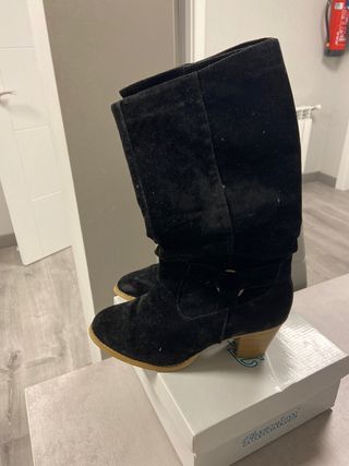 Botas negras ante estilo boho cowboy 38 de segunda mano por 10 EUR en Meco  en WALLAPOP