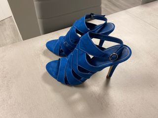 Sandalias ante azul pavo. Número 38 de segunda mano por 10 EUR en Meco en  WALLAPOP