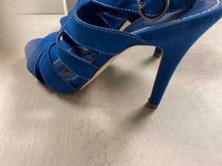 Sandalias ante azul pavo. Número 38 de segunda mano por 10 EUR en Meco en  WALLAPOP