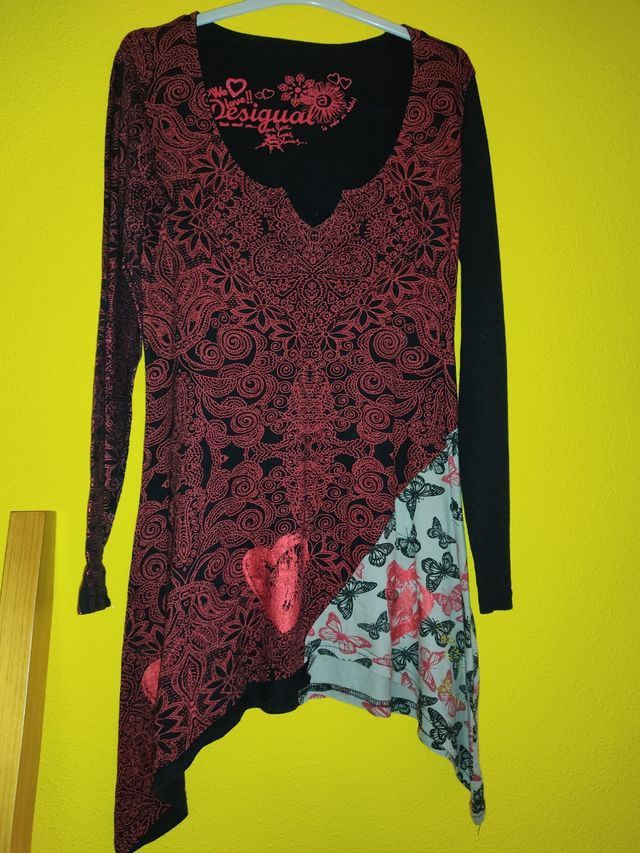 Camiseta larga Desigual. Talla M