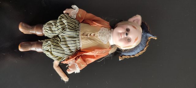 figurina de cuento en porcelana