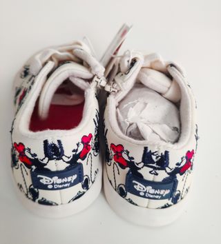 Zapatillas Zara Minnie Nuevo de segunda mano por 15 EUR en O Barco de  Valdeorras en WALLAPOP