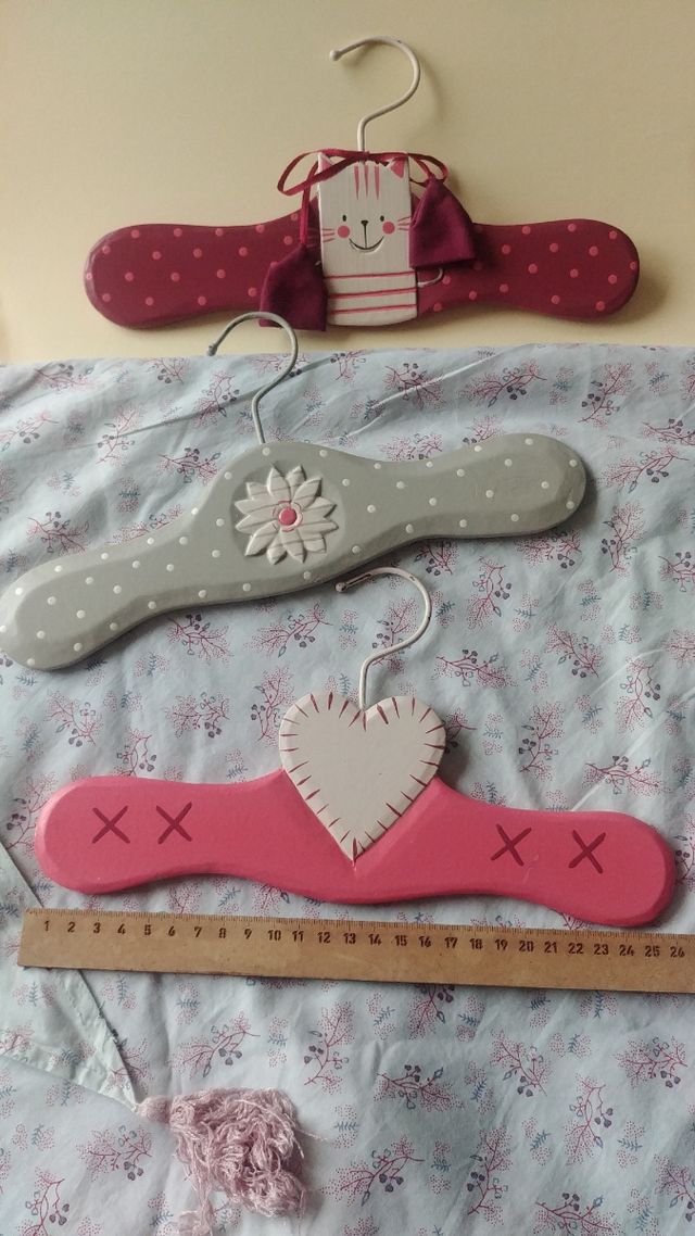 Perchas madera tallada para decorar