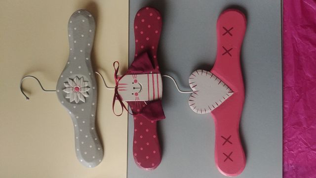Perchas madera tallada para decorar
