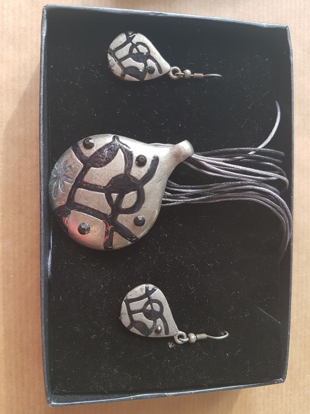 Conjunto collar y pendientes