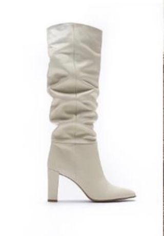 Bota alta tacón piel. Zara de segunda mano por 59,99 EUR en Torrelodones en  WALLAPOP